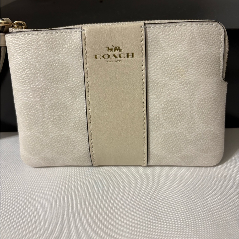 Coach Corner Zip Wristlet Signature Canvas Stripe in the Sand Chalk color